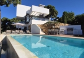 Chalet independiente con terreno en venta en la España, Benahavís, ref: TR240796 foto