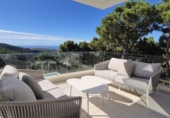 Chalet independiente con terreno en venta en la España, Benahavís, ref: TR240796 foto