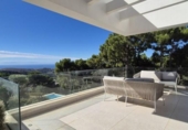 Chalet independiente con terreno en venta en la España, Benahavís, ref: TR240796 foto