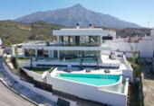 Chalet independiente con terreno en venta en la España, Marbella, ref: TR139623 foto