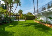 Chalet independiente con terreno en venta en la España, Estepona, ref: TR144524 foto