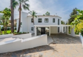 Chalet independiente con terreno en venta en la España, Estepona, ref: TR144524 foto