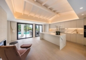 Chalet independiente con terreno en venta en la España, Estepona, ref: TR144524 foto