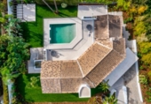 Chalet independiente con terreno en venta en la España, Estepona, ref: TR144524 foto