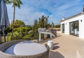 Chalet independiente con terreno en venta en la España, Estepona, ref: TR144524 foto