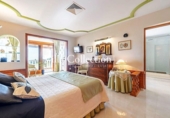 Chalet independiente con terreno en venta en la España, Ibiza, ref: TR236961 foto