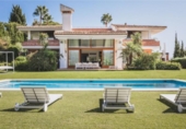 Chalet independiente con terreno en venta en la España, Marbella, ref: TR161605 foto