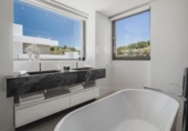 Chalet independiente con terreno en venta en la España, Estepona, ref: TR142300 foto