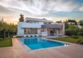 Chalet independiente con terreno en venta en la España, Estepona, ref: TR142763 foto