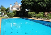 Chalet independiente con terreno en venta en la España, Málaga, ref: TR140996 foto