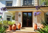 Chalet independiente con terreno en venta en la España, Málaga, ref: TR140996 foto