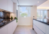 Chalet independiente con terreno en venta en la España, Marbella, ref: TR239825 foto