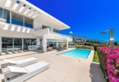 Chalet independiente con terreno en venta en la España, Marbella, ref: TR165607 foto