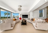 Chalet independiente con terreno en venta en la España, Marbella, ref: TR165607 foto