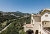 Chalet independiente con terreno en venta en la España, Marbella, ref: TR144809 foto