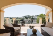 Chalet independiente con terreno en venta en la España, Marbella, ref: TR144809 foto