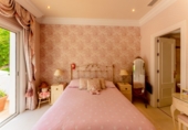 Chalet independiente con terreno en venta en la España, Benahavís, ref: TR221723 foto