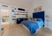 Chalet independiente con terreno en venta en la España, Benahavís, ref: TR221723 foto