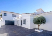 Chalet independiente con terreno en venta en la España, Benahavís, ref: TR171710 foto