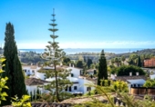 Chalet independiente con terreno en venta en la España, Benahavís, ref: TR171710 foto