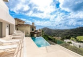 Chalet independiente con terreno en venta en la España, Benahavís, ref: TR220589 foto
