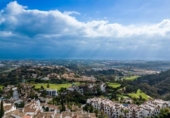 Chalet independiente con terreno en venta en la España, Benahavís, ref: TR220589 foto