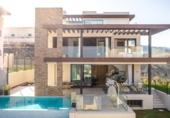 Chalet independiente con terreno en venta en la España, Benahavís, ref: TR148831 foto