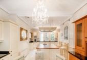 Chalet independiente con terreno en venta en la España, Marbella, ref: TR162235 foto