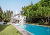 Chalet independiente con terreno en venta en la España, Marbella, ref: TR162235 foto