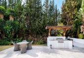Chalet independiente con terreno en venta en la España, Marbella, ref: TR162235 foto