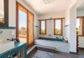 Chalet independiente con terreno en venta en la España, Porreras, ref: TR169336 foto