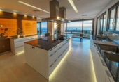 Chalet independiente con terreno en venta en la España, Marbella, ref: TR191774 foto