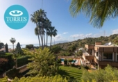 Chalet independiente con terreno en venta en la España, Málaga, ref: TR222968 foto
