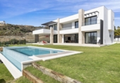 Chalet independiente con terreno en venta en la España, Benahavís, ref: TR261387 foto