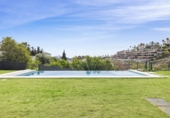 Chalet independiente con terreno en venta en la España, Benahavís, ref: TR261387 foto