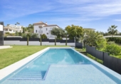 Chalet independiente con terreno en venta en la España, Benahavís, ref: TR261387 foto