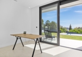 Chalet independiente con terreno en venta en la España, Benahavís, ref: TR261387 foto
