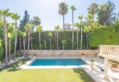 Chalet independiente con terreno en venta en la España, Marbella, ref: TR161661 foto