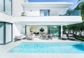 Chalet independiente con terreno en venta en la España, Marbella, ref: TR239834 foto