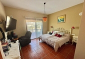 Chalet independiente con terreno en venta en la España, Marbella, ref: TR162726 foto
