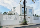 Chalet independiente con terreno en venta en la España, Marbella, ref: TR157849 foto