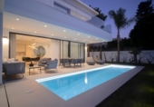 Chalet independiente con terreno en venta en la España, Marbella, ref: TR226002 foto