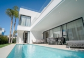 Chalet independiente con terreno en venta en la España, Marbella, ref: TR226002 foto