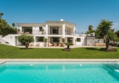 Chalet independiente con terreno en venta en la España, Marbella, ref: TR346265 foto