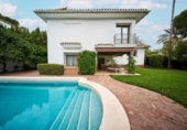 Chalet independiente con terreno en venta en la España, Marbella, ref: TR244032 foto