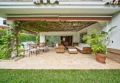 Chalet independiente con terreno en venta en la España, Marbella, ref: TR244032 foto