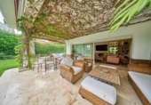 Chalet independiente con terreno en venta en la España, Marbella, ref: TR244032 foto