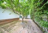 Chalet independiente con terreno en venta en la España, Marbella, ref: TR244032 foto