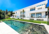 Chalet independiente con terreno en venta en la España, Estepona, ref: TR148937 foto