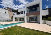 Chalet independiente con terreno en venta en la España, Marbella, ref: TR175971 foto
